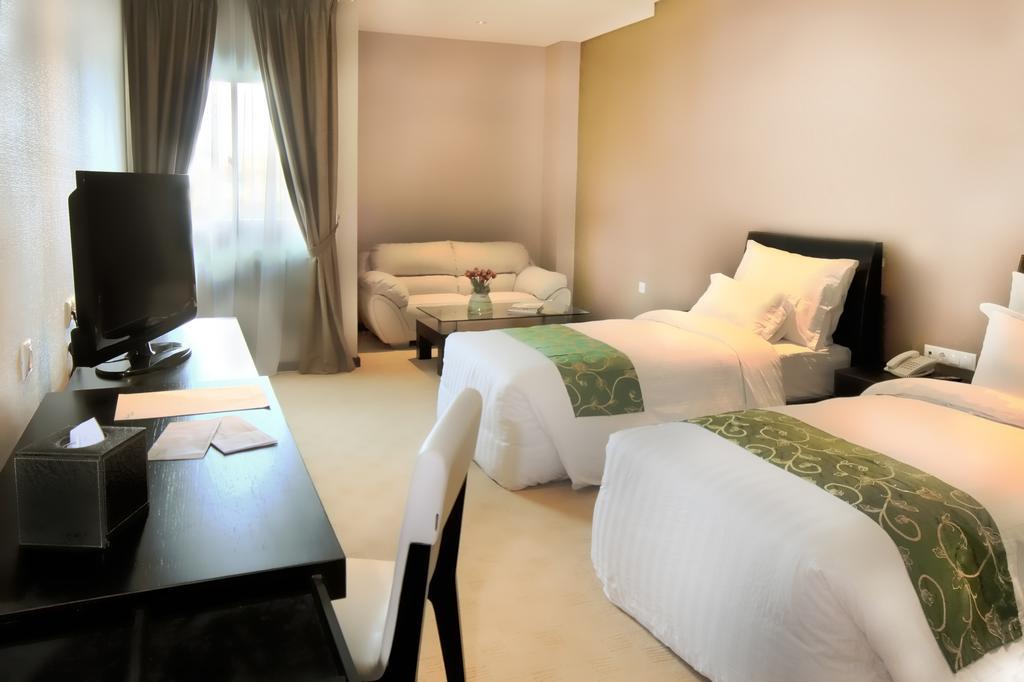 Grand Delta Hotel Medan Exterior photo
