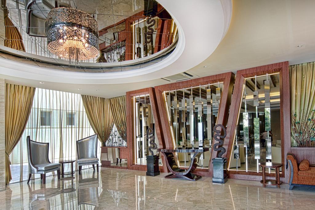 Grand Delta Hotel Medan Exterior photo