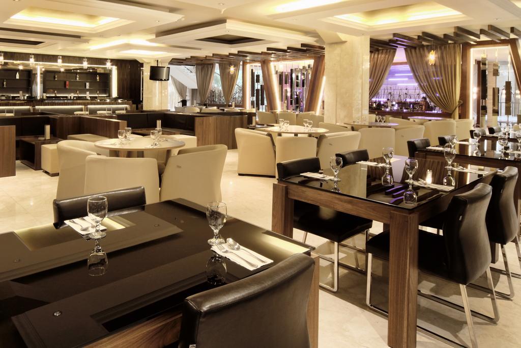 Grand Delta Hotel Medan Exterior photo